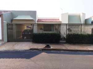 CASA COM BOA LOCALIZAÇÃO E CONSERVAÇÃO- BAIRRO NOBRE REF. 1261