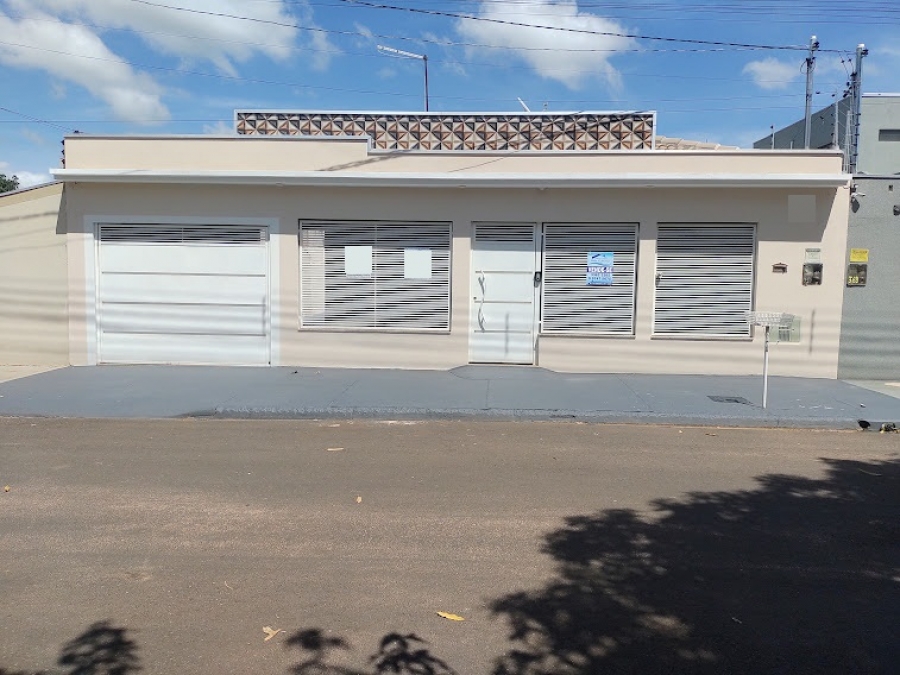 CASA C/ BOA CONSERVAÇÃO E LOCALIZAÇÃO - REF. 1431