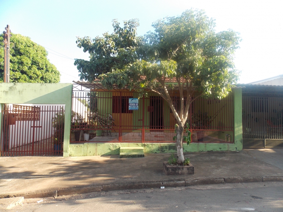 CASA BEM CONSERVADA REF. 635