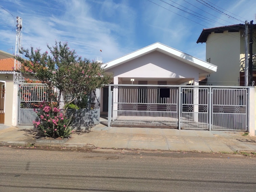 ÓTIMA CASA EM BAIRRO NOBRE - REF. 1433