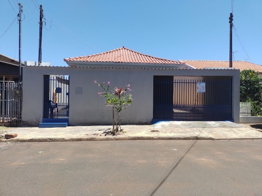 CASA COM BOA LOCALIZAÇÃO E CONSERVAÇ...