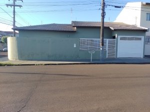 CASA BEM CONSERVADA E BOA LOCALIZA&Ccedil;&Atilde;O - REF. 1394