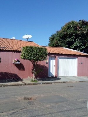 CASA BEM LOCALIZADA REF. 927